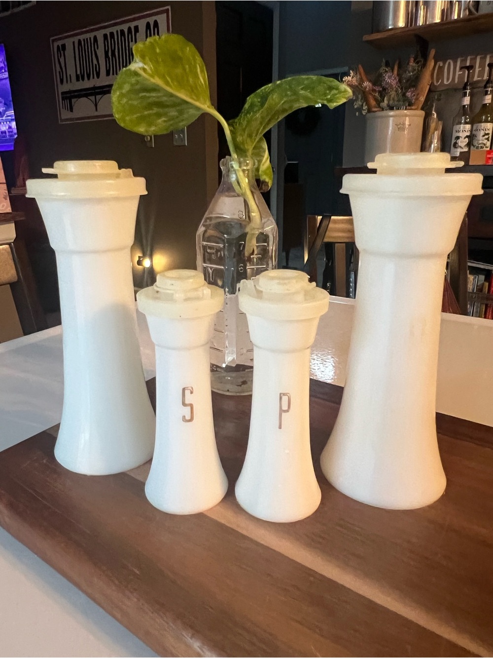 Vintage Pair of Tupperware Hourglass Salt & Pepper Shaker Set